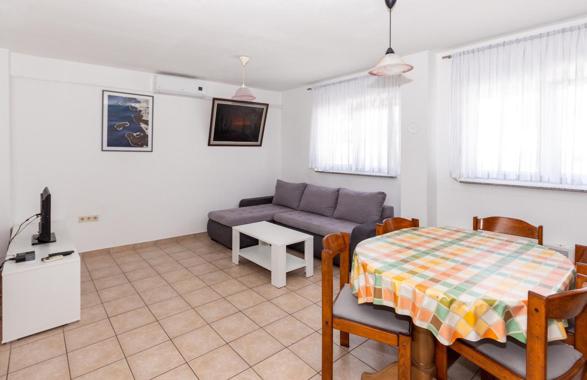 Apartmani Filip Pag Town Exterior photo